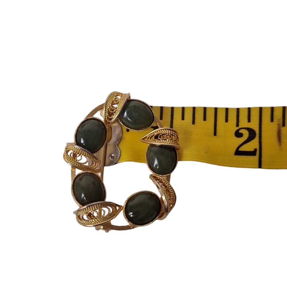 Vintage Gold Tone Green Jade  Filigree Oval Brooch Pin 1 1/2" - Picture 5 of 5